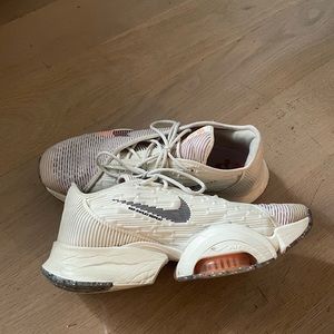 NIKE AIR ZOOM SUPERREP 2! Worn but in good condition! Size 10 women’s. Offer up!